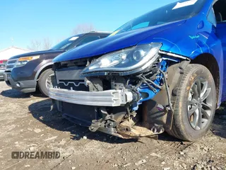 2020 Chrysler Pacifica Launch Edition with VIN 2C4RC3BG1LR123861, listed as a IAAI auction lot 41294790 with 56,007 mi miles and . Bid and sale history available at DreamBid. Image 6.