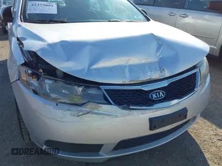 2011 Kia Forte EX z VIN KNAFU5A29B5337393, wystawiony jako IAAI lot #42373001 z przebiegiem 305 069 mil mil oraz . Historia ofert i sprzedaży dostępna na DreamBid. Obrazek 6.