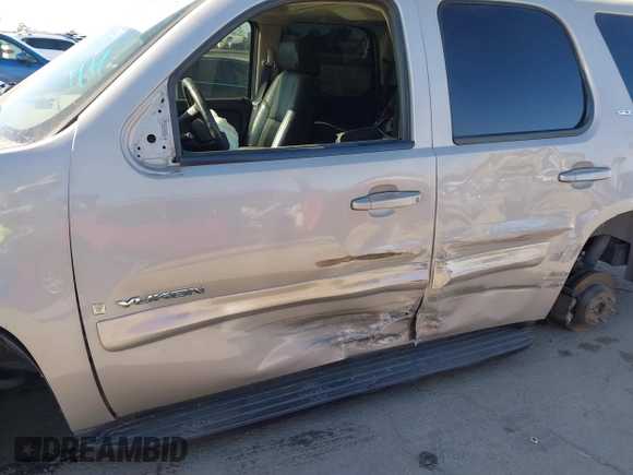 2007 GMC Yukon SLE with VIN 1GKFK130X7J131757, listed as a IAAI auction lot 41237779 with 156,148 mi miles. Bid and sale history available at carsss.com. Image 12.