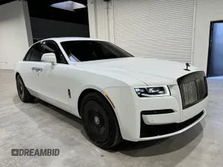 2022 Rolls-Royce Ghost Black Badge z VIN SCATD6C09NU209759, wystawiony jako IAAI lot #42301155 z przebiegiem 5631 mil mil oraz . Historia ofert i sprzedaży dostępna na DreamBid. Obrazek 1.