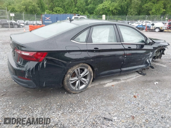 2023 Volkswagen Jetta SE z VIN 3VW7M7BUXPM061694, wystawiony jako IAAI lot #42231342 z przebiegiem 39 063 mil mil oraz . Historia ofert i sprzedaży dostępna na DreamBid. Obrazek 4.