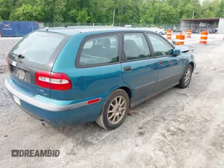 2001 Volvo V40 z VIN YV1VW29531F656295, wystawiony jako IAAI lot #42280990 z przebiegiem 175 196 mil mil oraz . Historia ofert i sprzedaży dostępna na DreamBid. Obrazek 4.