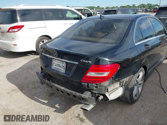 2012 Mercedes-Benz C 300 Sport с VIN WDDGF8BB0CR194061, выставлен на аукционе IAAI как лот 42309322 с пробегом 100 508 миль миль и . История ставок и продаж доступна на DreamBid. Изображение 6.