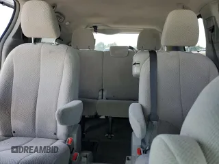 2013 Toyota Sienna LE AAS z VIN 5TDKK3DC8DS367482, wystawiony jako Copart lot #61925235 z przebiegiem 85 285 mil mil oraz Szkoda całkowita • Salvage title. Historia ofert i sprzedaży dostępna na DreamBid. Obrazek 10.
