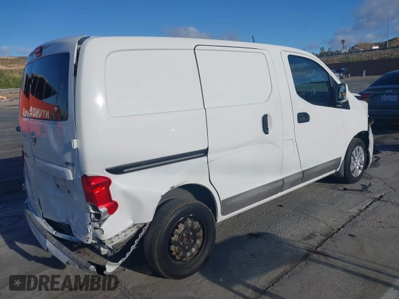 2015 Nissan NV200 SV with VIN 3N6CM0KN3FK733653, listed as a IAAI auction lot 41939309 with 125,032 mi miles. Bid and sale history available at carsss.com. Image 4.