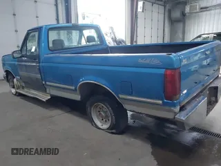 1992 Ford F-150 with VIN 1FTEF14H3NP809819, listed as a IAAI auction lot 41931404 with 2,135,096 mi miles. Bid and sale history available at carsss.com. Image 3.