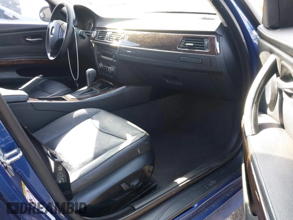 2007 BMW 3 Series 328i with VIN WBAVS13507FX15605, listed as a IAAI auction lot 42083722 with 177,850 mi miles. Bid and sale history available at carsss.com. Image 5.