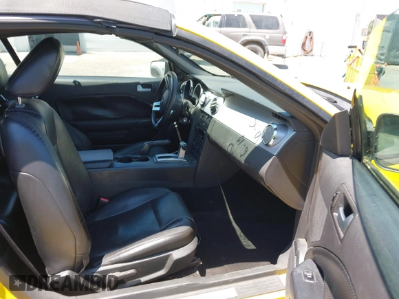 2006 Ford Mustang Standard with VIN 1ZVFT84N365221851, listed as a IAAI auction lot 42483874 with 125,326 mi miles and . Bid and sale history available at DreamBid. Image 5.