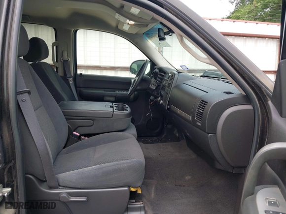2007 Chevrolet Silverado 1500 LT w/1LT with VIN 2GCEC13C471510651, listed as a IAAI auction lot 42013351 with 144,185 mi miles. Bid and sale history available at carsss.com. Image 5.