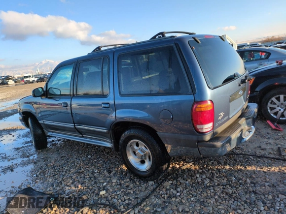 2000 Ford Explorer XLT with VIN 1FMZU83P4YUA57305, listed as a Copart auction lot 45678075 with 237,249 mi miles and Salvage title. Bid and sale history available at DreamBid. Image 2.