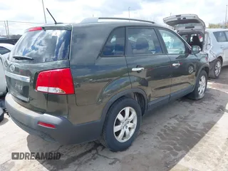 2012 Kia Sorento LX z VIN 5XYKT4A23CG248801, wystawiony jako IAAI lot #42036365 z przebiegiem 134 368 mil mil oraz . Historia ofert i sprzedaży dostępna na DreamBid. Obrazek 4.