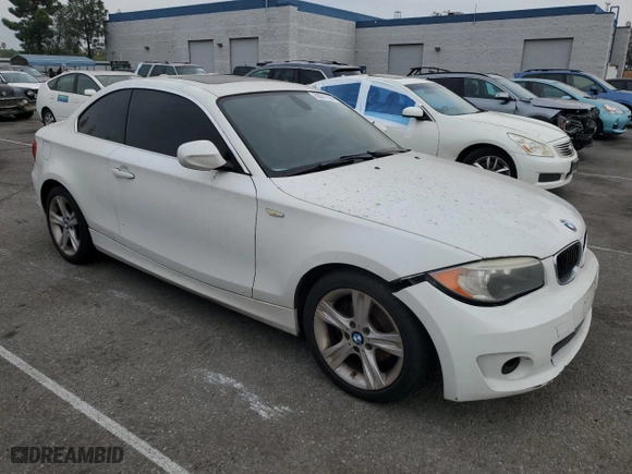 2013 BMW 1 Series 128i with VIN WBAUP9C58DVS94861, listed as a Copart auction lot 86091204 with 250,374 mi miles and Clean Title. Bid and sale history available at carsss.com. Image 4.