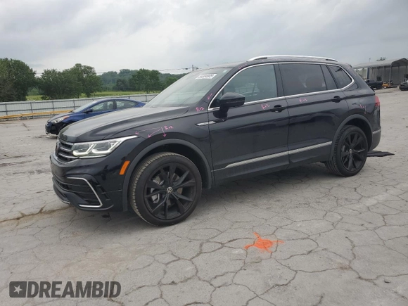 2024 Volkswagen Tiguan SEL R-Line z VIN 3VV4B7AX5RM104673, wystawiony jako Copart lot #56304905 z przebiegiem 9 167 mil mil oraz Czysty tytuł • Clean title. Historia ofert i sprzedaży dostępna na DreamBid. Obrazek 1.