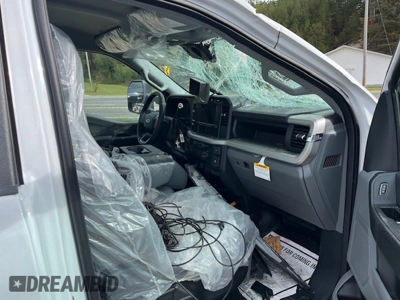 2023 Ford F-450 с VIN 1FDUF4GN6PED37578, выставлен на аукционе Copart как лот 80882404 с пробегом 23 миль миль и Чистый • Clean title. История ставок и продаж доступна на DreamBid. Изображение 6.