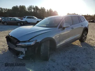 2023 Volvo V60 Plus z VIN YV4L12WZ4P2108242, wystawiony jako Copart lot #46248054 z przebiegiem 19 778 mil mil oraz . Historia ofert i sprzedaży dostępna na DreamBid. Obrazek 1.