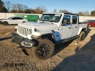 2020 Jeep Gladiator Overland z VIN 1C6HJTFG5LL180415, wystawiony jako Copart lot #45934625 z przebiegiem 13 949 mil mil oraz Szkoda całkowita • Salvage title. Historia ofert i sprzedaży dostępna na DreamBid. Obrazek 1.