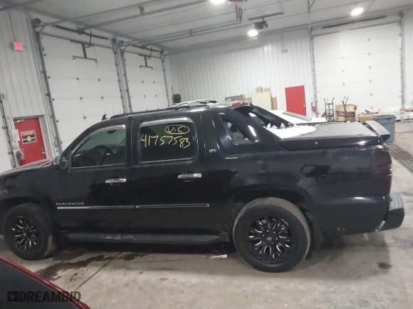 2011 Chevrolet Avalanche LTZ with VIN 3GNTKGE39BG192060, listed as a IAAI auction lot 41757583 with 90,335 mi miles. Bid and sale history available at carsss.com. Image 14.