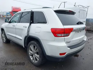 2013 Jeep Grand Cherokee Laredo with VIN 1C4RJFAG6DC557163, listed as a IAAI auction lot 42019052 with 125,058 mi miles. Bid and sale history available at carsss.com. Image 3.