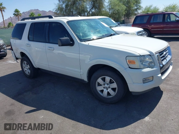 2010 Ford Explorer XLT z VIN 1FMEU6DE8AUA53893, wystawiony jako IAAI lot #42467166 z przebiegiem 84 072 mil mil oraz . Historia ofert i sprzedaży dostępna na DreamBid. Obrazek 1.