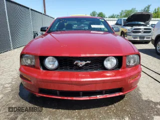 2008 Ford Mustang GT Deluxe z VIN 1ZVHT82H185148925, wystawiony jako Copart lot #61918505 z przebiegiem 186 364 mil mil oraz Czysty tytuł • Clean title. Historia ofert i sprzedaży dostępna na DreamBid. Obrazek 5.