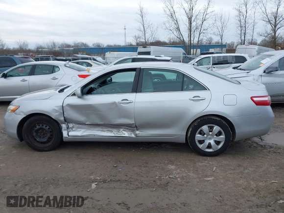 2009 Toyota Camry z VIN 4T1BE46K29U389669, wystawiony jako IAAI lot #41953360 z przebiegiem 176 136 mil mil oraz . Historia ofert i sprzedaży dostępna na DreamBid. Obrazek 14.