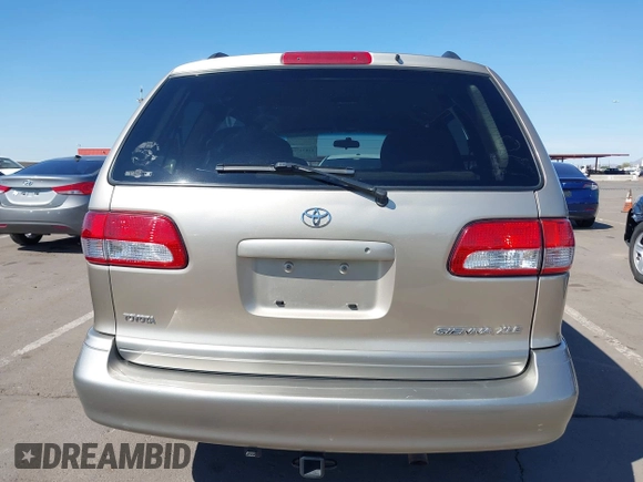 2002 Toyota Sienna LE with VIN 4T3ZF13CX2U500604, listed as a IAAI auction lot 41834778 with 139,668 mi miles. Bid and sale history available at carsss.com. Image 16.
