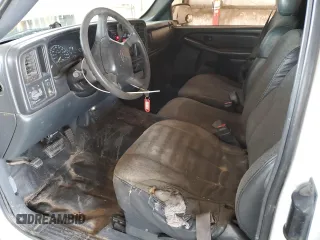 2000 Chevrolet Silverado 1500 with VIN 2GCEC19W0Y1310868, listed as a Copart auction lot 52819815 with 348,088 mi miles and Salvage Title. Bid and sale history available at DreamBid. Image 7.