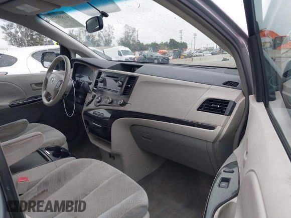 2011 Toyota Sienna LE AAS with VIN 5TDKK3DC0BS119675, listed as a IAAI auction lot 41809573 with 289,496 mi miles. Bid and sale history available at carsss.com. Image 5.