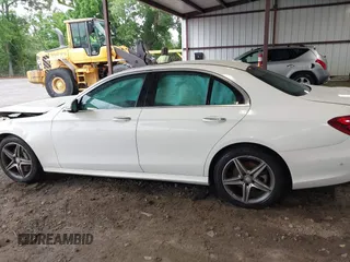 2017 Mercedes-Benz E-Class E 300 Luxury with VIN WDDZF4JBXHA183416, listed as a IAAI auction lot 39379825 with 89,610 mi miles. Bid and sale history available at carsss.com. Image 14.