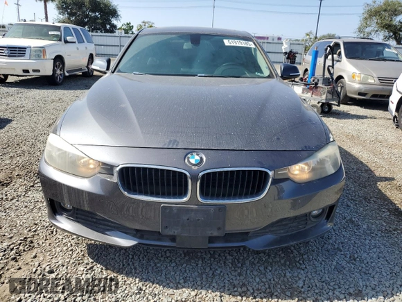 2013 BMW 3 Series 320i with VIN WBA3B1C58DK128983, listed as a Copart auction lot 61919185 with 155,698 mi miles and Clean title. Bid and sale history available at DreamBid. Image 5.
