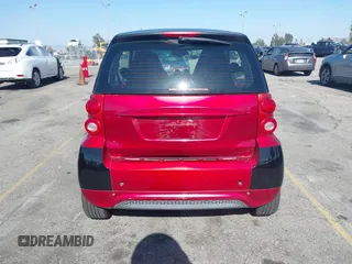 2013 Smart fortwo Pure z VIN WMEEJ3BAXDK632221, wystawiony jako IAAI lot #42243706 z przebiegiem 75 815 mil mil oraz . Historia ofert i sprzedaży dostępna na DreamBid. Obrazek 17.