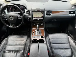 2016 Volkswagen Touareg Sport с VIN WVGEF9BP9GD007210, выставлен на аукционе Copart как лот 61608015 с пробегом 192 156 миль миль и Чистый • Clean title. История ставок и продаж доступна на DreamBid. Изображение 9.