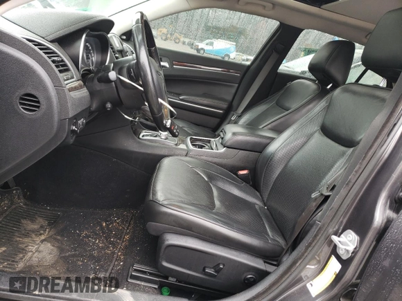 2019 Chrysler 300 Limited with VIN 2C3CCAEG4KH577648, listed as a Copart auction lot 83873464 with 81,484 mi miles and Salvage Title. Bid and sale history available at DreamBid. Image 7.