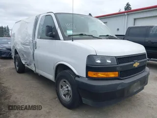 2023 Chevrolet Express Cargo z VIN 1GCWGAFP4P1176442, wystawiony jako IAAI lot #42109509 z przebiegiem 42 680 mil mil oraz . Historia ofert i sprzedaży dostępna na DreamBid. Obrazek 1.