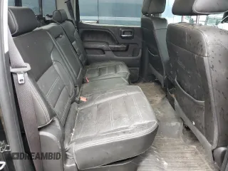 2016 GMC Sierra 3500HD Denali z VIN 1GT42YE82GF140938, wystawiony jako Copart lot #52556095 z przebiegiem 136 654 mil mil oraz Szkoda całkowita • Salvage title. Historia ofert i sprzedaży dostępna na DreamBid. Obrazek 10.