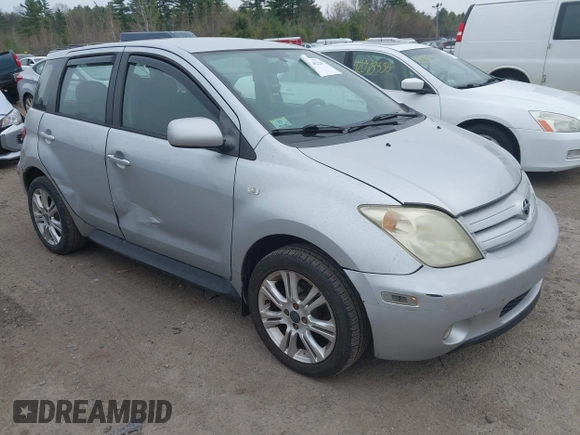 2005 Scion xA z VIN JTKKT604350106657, wystawiony jako IAAI lot #42100228 z przebiegiem 120 800 mil mil oraz . Historia ofert i sprzedaży dostępna na DreamBid. Obrazek 1.