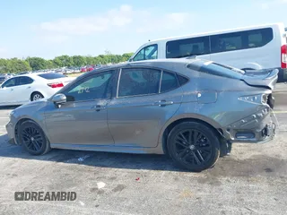 2025 Toyota Camry LE z VIN 4T1DAACK0SU500801, wystawiony jako IAAI lot #42123753 z przebiegiem 11 742 mil mil oraz . Historia ofert i sprzedaży dostępna na DreamBid. Obrazek 14.