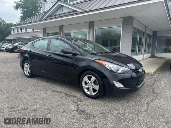 2013 Hyundai Elantra GLS z VIN KMHDH4AE5DU859798, wystawiony jako Copart lot #61402705 z przebiegiem 195 664 mil mil oraz Czysty tytuł • Clean title. Historia ofert i sprzedaży dostępna na DreamBid. Obrazek 1.