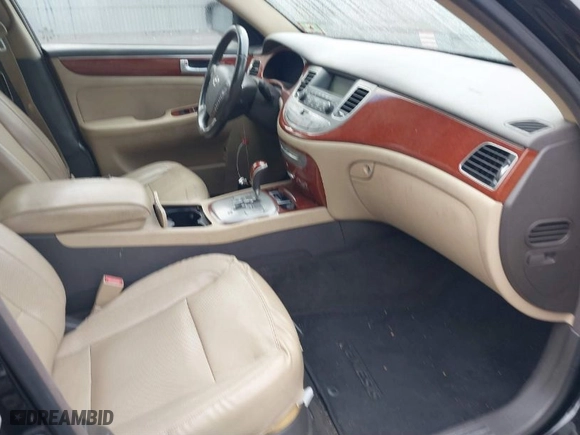 2013 Hyundai Genesis 3.8L with VIN KMHGC4DD4DU238390, listed as a IAAI auction lot 41850933 with 206,825 mi miles. Bid and sale history available at carsss.com. Image 5.