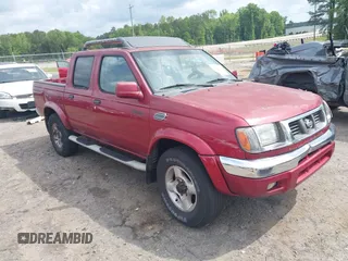 2000 Nissan Frontier XE z VIN 1N6ED27Y3YC382842, wystawiony jako IAAI lot #42111321 z przebiegiem 172 453 mil mil oraz . Historia ofert i sprzedaży dostępna na DreamBid. Obrazek 1.