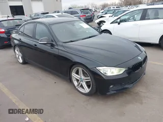 2015 BMW 3 Series 328i xDrive z VIN WBA3B3G54FNR88550, wystawiony jako IAAI lot #41479103 z przebiegiem 107 451 mil mil oraz . Historia ofert i sprzedaży dostępna na DreamBid. Obrazek 1.