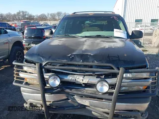 2001 Chevrolet Suburban LS with VIN 3GNEC16T61G284128, listed as a IAAI auction lot 41102555 with 198,323 mi miles. Bid and sale history available at carsss.com. Image 6.