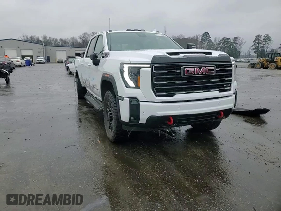 2025 GMC Sierra 2500HD AT4 z VIN 1GT4UPEY7SF114283, wystawiony jako Copart lot #86565004 z przebiegiem 4 371 mil mil oraz Szkoda całkowita • Salvage title. Historia ofert i sprzedaży dostępna na DreamBid. Obrazek 11.