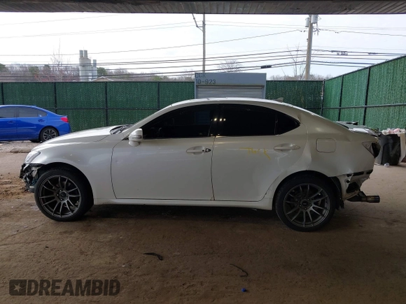 2009 Lexus IS 250 z VIN JTHCK262395031561, wystawiony jako IAAI lot #41975402 z przebiegiem 200 779 mil mil oraz . Historia ofert i sprzedaży dostępna na DreamBid. Obrazek 15.