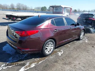 2013 Kia Optima LX z VIN 5XXGM4A7XDG241462, wystawiony jako IAAI lot #41774969 z przebiegiem 151 819 mil mil oraz . Historia ofert i sprzedaży dostępna na DreamBid. Obrazek 4.