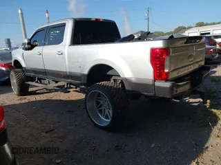2017 Ford F-250 Lariat z VIN 1FT7W2BT1HEC10492, wystawiony jako IAAI lot #40050454 z przebiegiem 135 877 mil mil oraz . Historia ofert i sprzedaży dostępna na DreamBid. Obrazek 3.