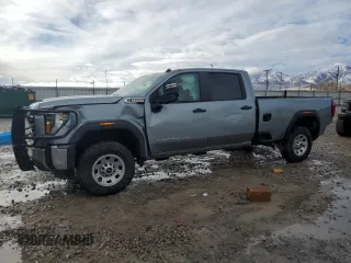 2024 GMC Sierra 3500HD Pro z VIN 1GT49SEY8RF209188, wystawiony jako Copart lot #86116294 z przebiegiem 59 076 mil mil oraz Szkoda całkowita • Salvage title. Historia ofert i sprzedaży dostępna na DreamBid. Obrazek 1.