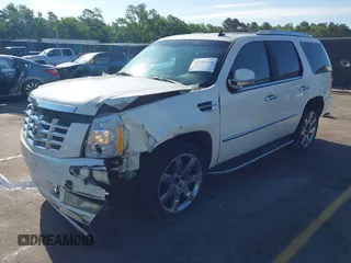 2007 Cadillac Escalade z VIN 1GYEC63817R312426, wystawiony jako IAAI lot #42332110 z przebiegiem 267 506 mil mil oraz . Historia ofert i sprzedaży dostępna na DreamBid. Obrazek 2.