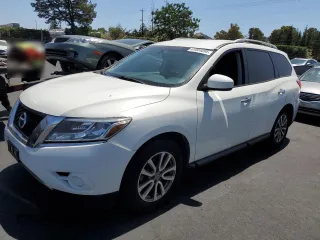 2015 Nissan Pathfinder S with VIN 5N1AR2MNXFC682500, listed as a Copart auction lot 61003095 with 105,754 mi miles and Salvage title. Bid and sale history available at DreamBid. Image 1.