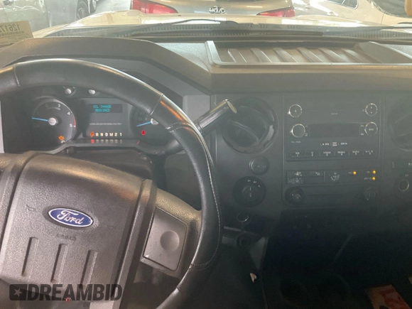 2014 Ford F-250 XL z VIN 1FT7W2BT4EEA24974, wystawiony jako IAAI lot #42792600 z przebiegiem 387 974 mil mil oraz . Historia ofert i sprzedaży dostępna na DreamBid. Obrazek 3.